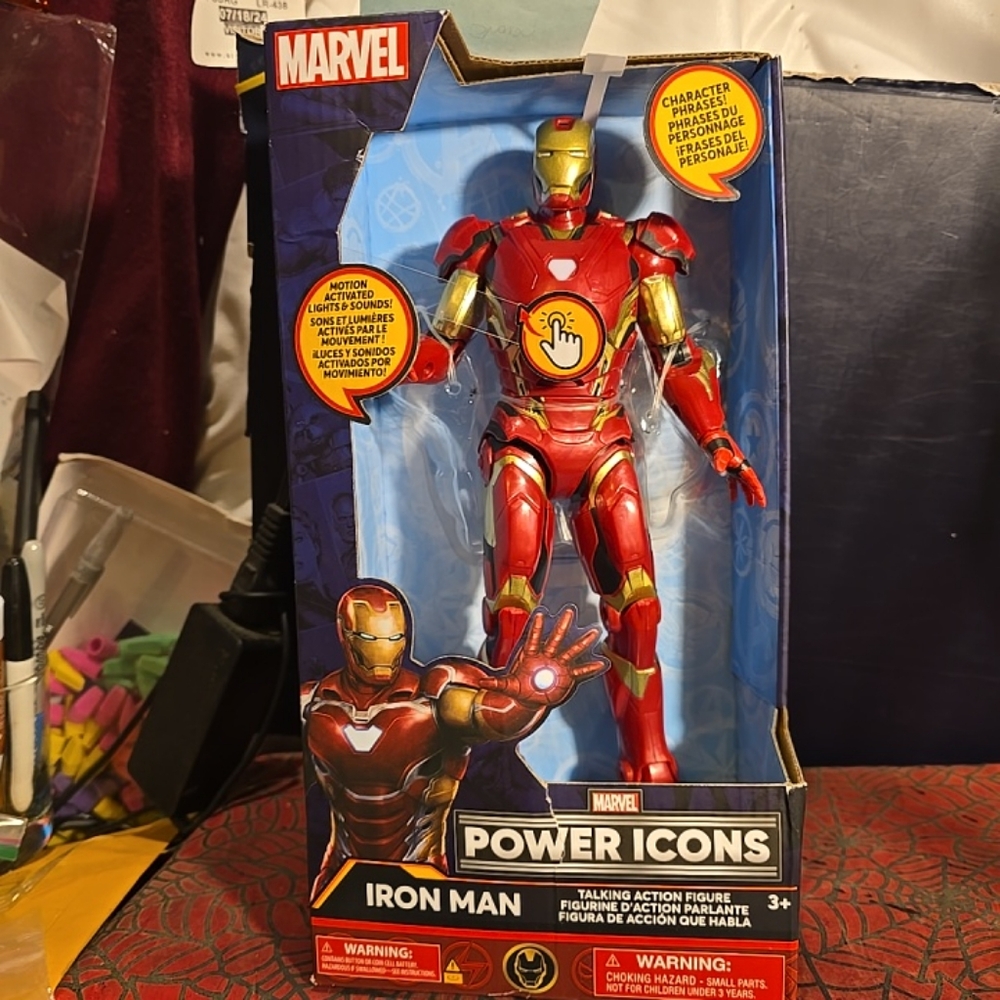 030725 Disney Marvel Iron Man Talking Action Figure with Sound & Lights Tony Sta
